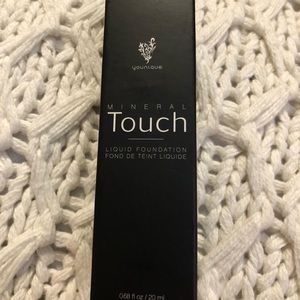 Younique Touch Mineral Liquid Foundation VELOUR